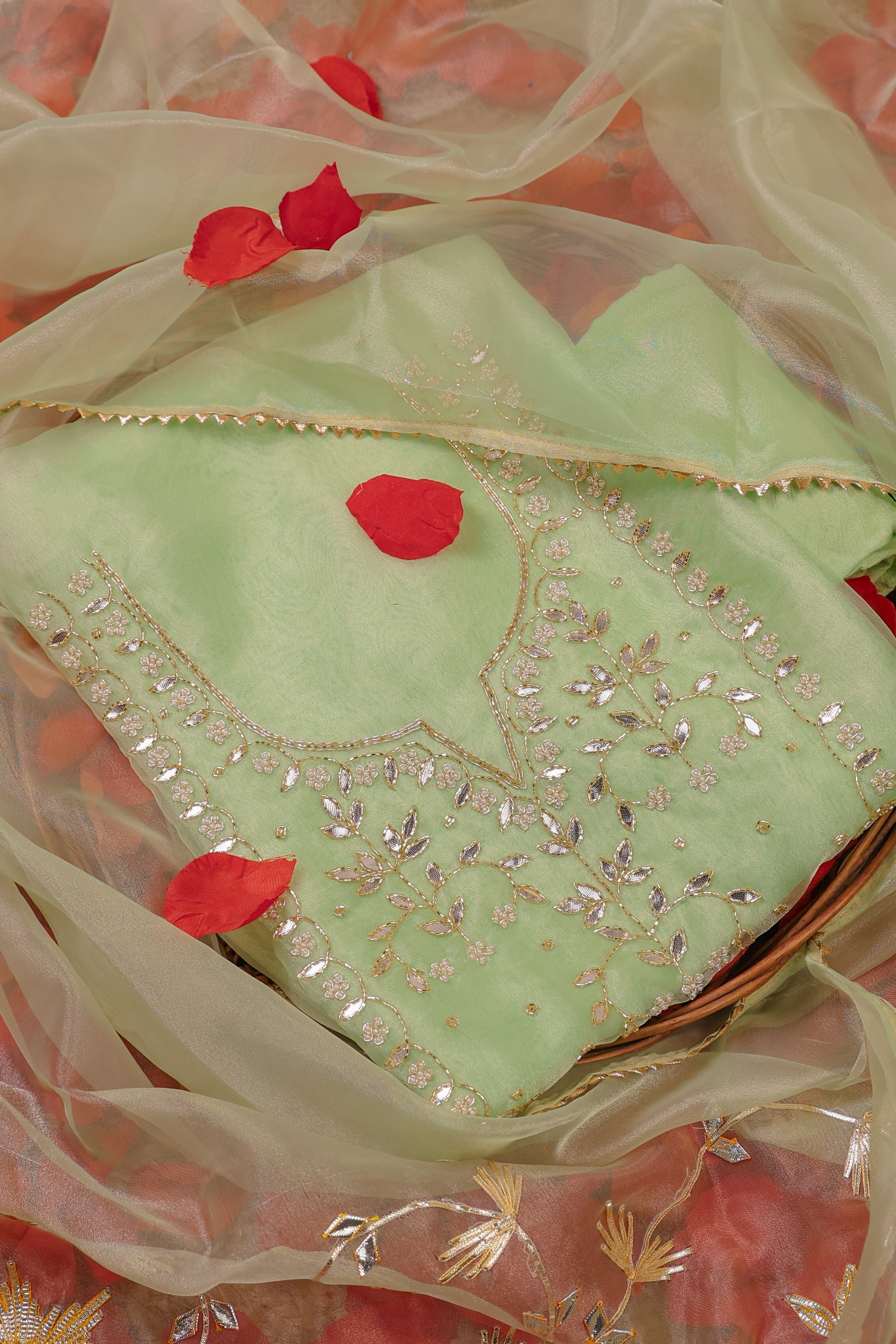 بدلة Mint Radiance Unstitch مع Gota Patti الثقيلة المصنوعة يدويًا وعمل اللؤلؤ